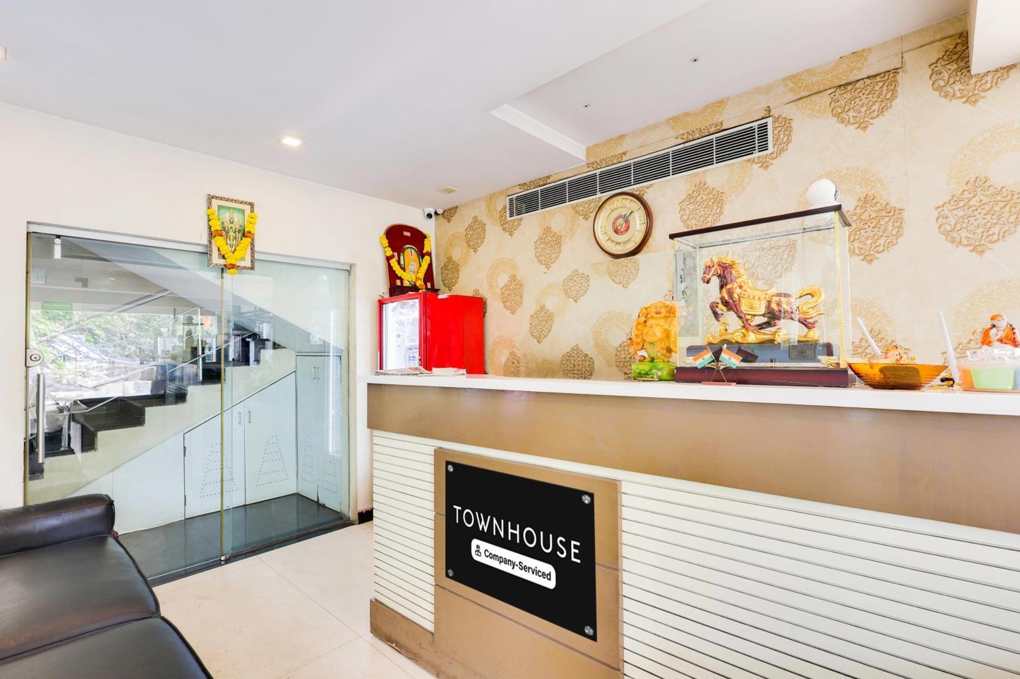 Super Townhouse Dwarka Nagar Near Ramatalkies Hotel Visakhapatnam Bagian luar foto