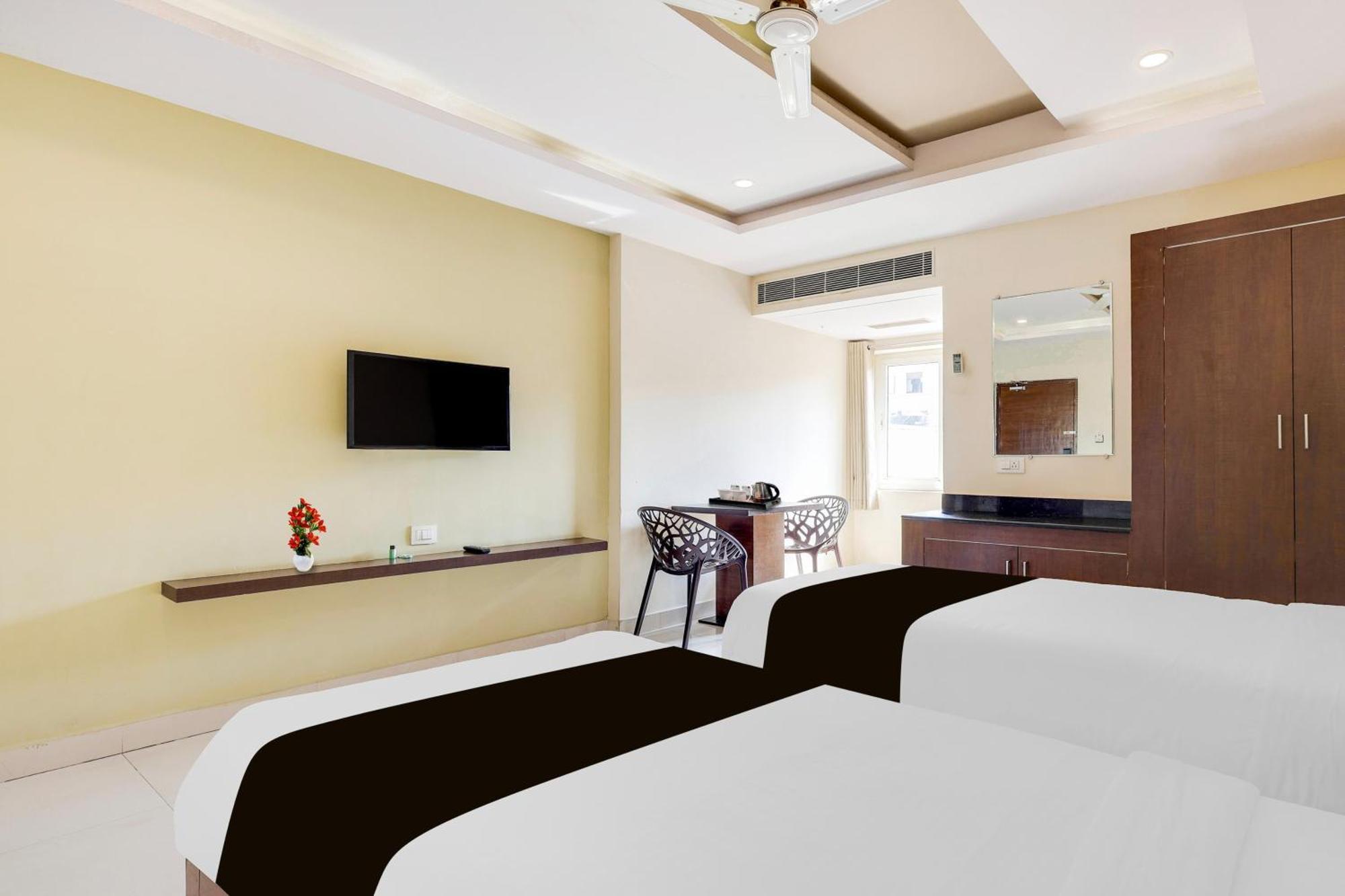 Super Townhouse Dwarka Nagar Near Ramatalkies Hotel Visakhapatnam Bagian luar foto